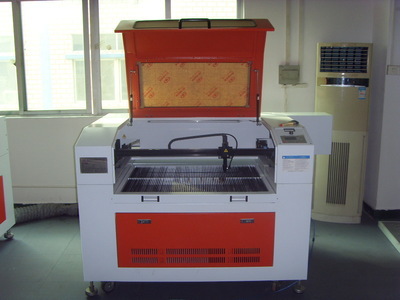 【大幅面皮革激光切割機 服裝加工設備 激光機 布料激光切割機】價格,廠家,圖片,激光焊機,東莞市冠力激光科技-
